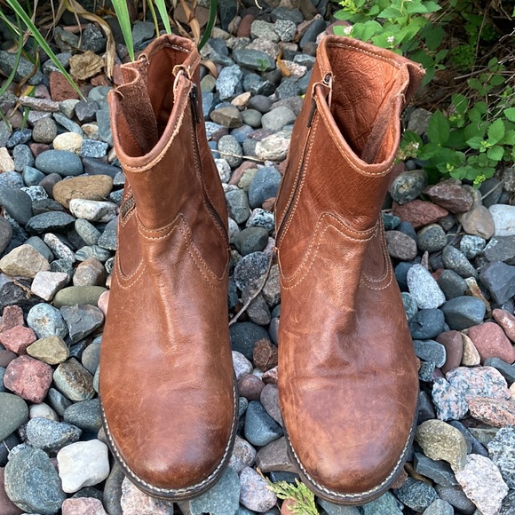 COPY - ☀️ Taos Convoy Cognac Leather Ankle Booties